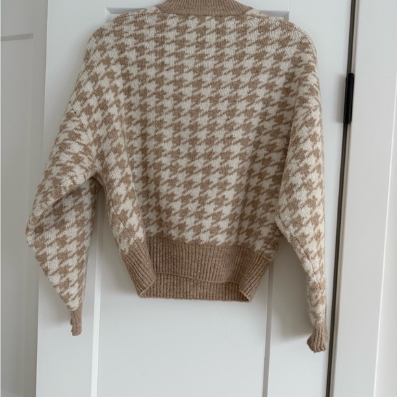 H&M Houndstooth Patterned Beige Crewneck Sweater - Picture 4 of 4